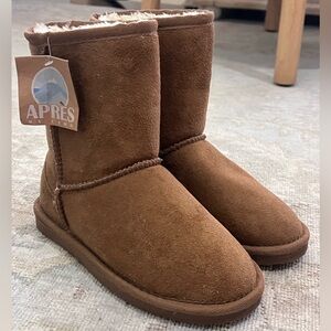 NWT Brown Faux Suede and Fur Lined Boots, Kids Size 2